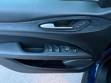 Alfa-Romeo Stelvio - 8