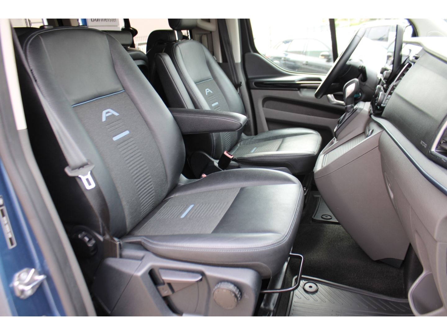 FORD Tourneo Custom 320 Titanium X 2.0 TDCi L2 Active - Image 12