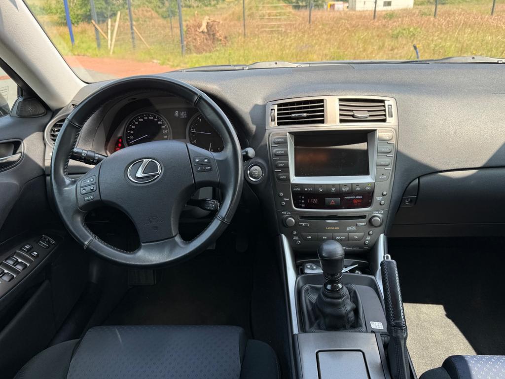 Lexus IS 220
