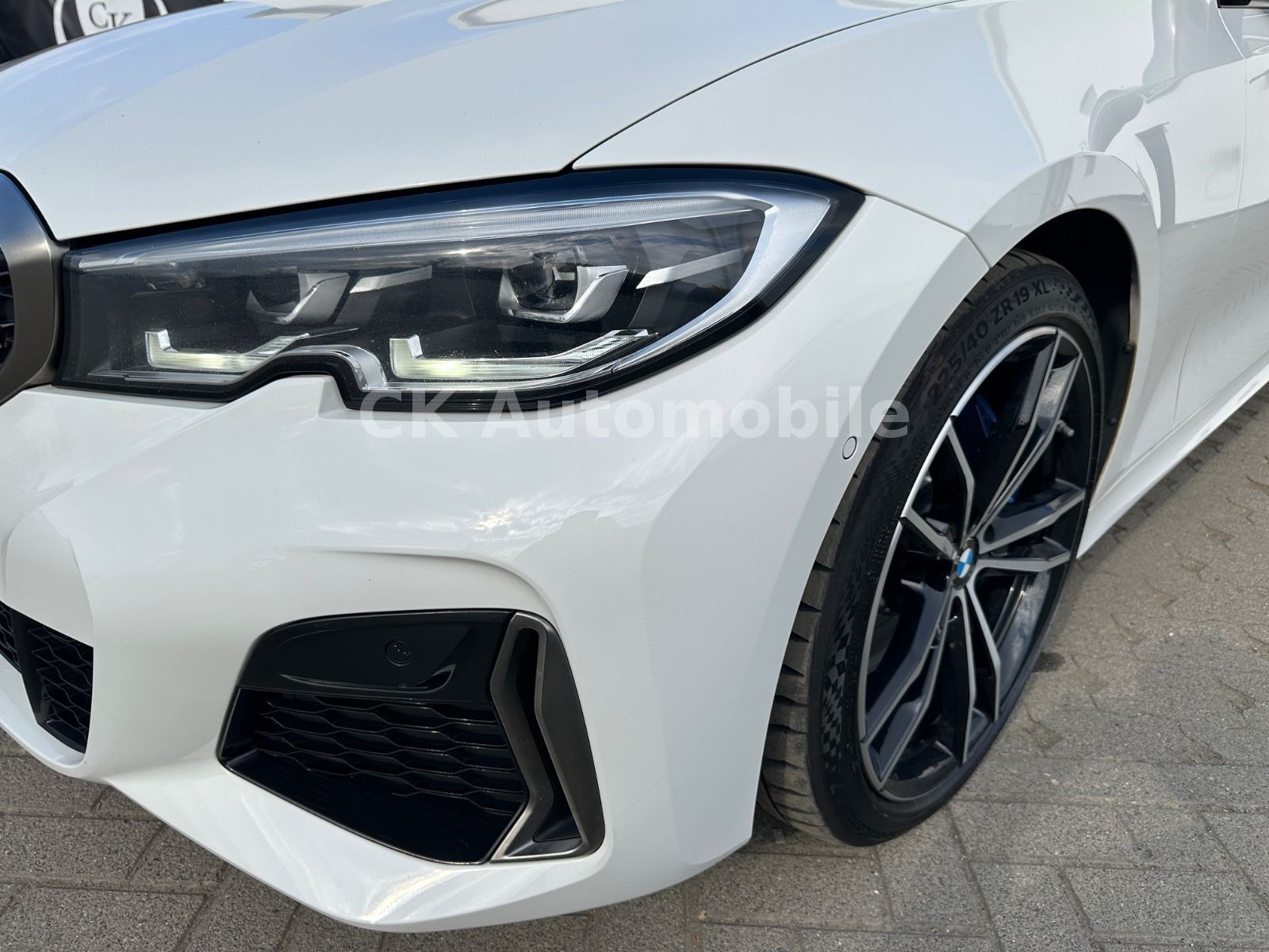 Fahrzeugabbildung BMW M340i Touring xDrive/Navi/HeadUP/Pano/360°