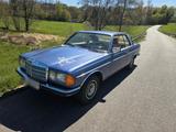 Mercedes-Benz Oldtimer Mercedes-Benz W123 280CE Coupe mi... - Mercedes-Benz 280 aus 1979: 280ce