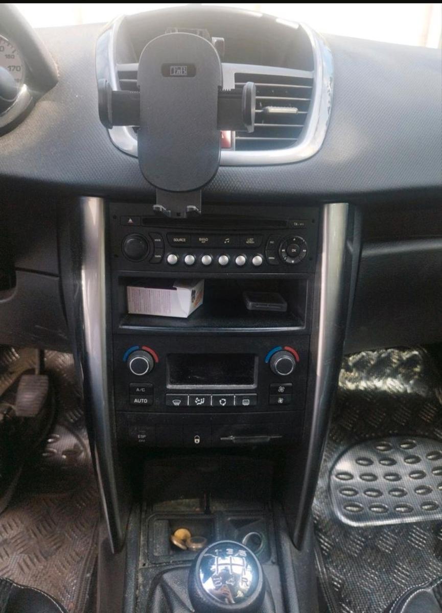 Peugeot 207 2012 — photo 8
