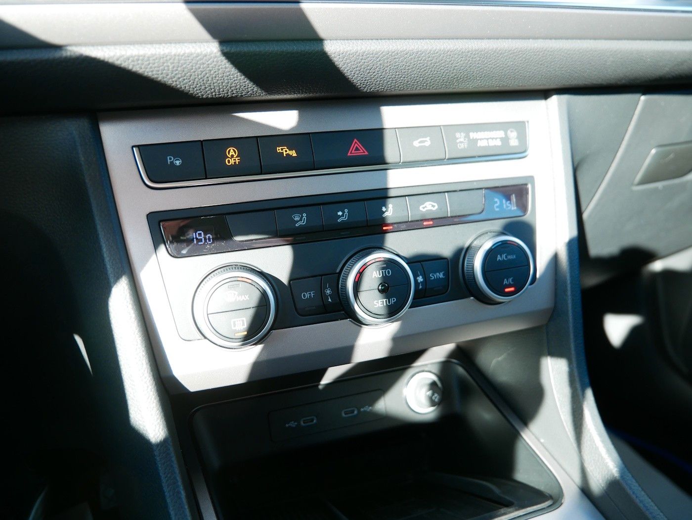 Fahrzeugabbildung SEAT Ateca 2.0 TDI Xperience AHK ACC SHZ 360°Kamera
