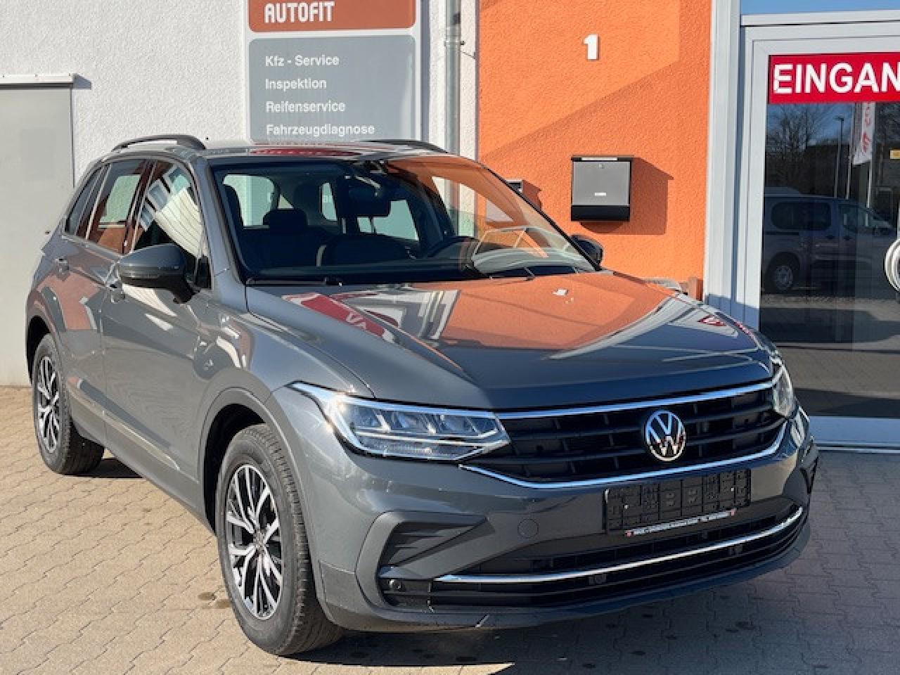 Volkswagen Tiguan DSG AHK CAM PDC LM