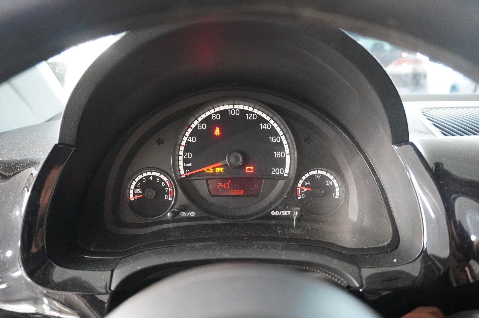 Fahrzeugabbildung Volkswagen up! 1.0 MOVE 3-TÜR NAVI/KLIMA/SPORT/CD/AUX/TÜV