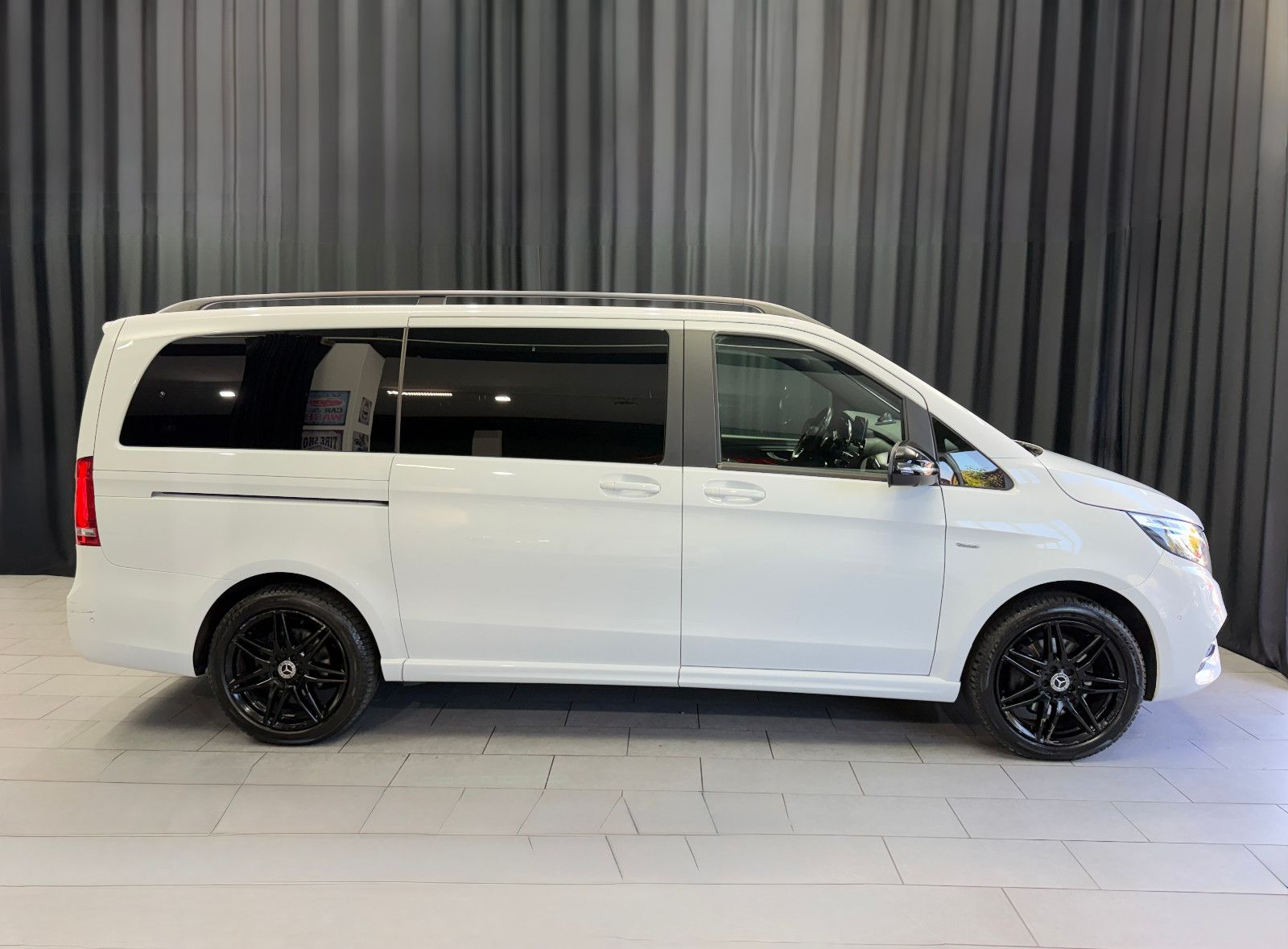 Fahrzeugabbildung Mercedes-Benz V250d NIGHT EDITION 4MATIC lang AMG-LINE|360°|