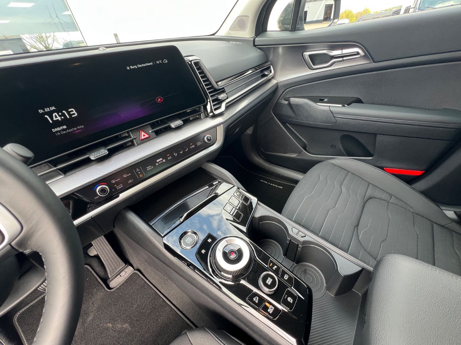 Fahrzeugabbildung Kia SPORTAGE 1.6T 48V 2WD DCT ULTIMATE EDITION