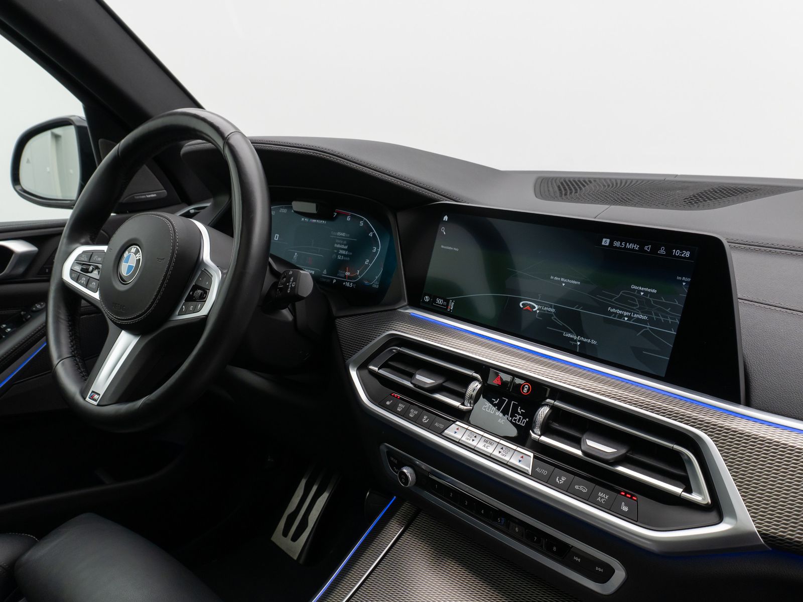 Fahrzeugabbildung BMW X5 M50i Panorama 360° DAB H/K AHK Komfort 22Zoll