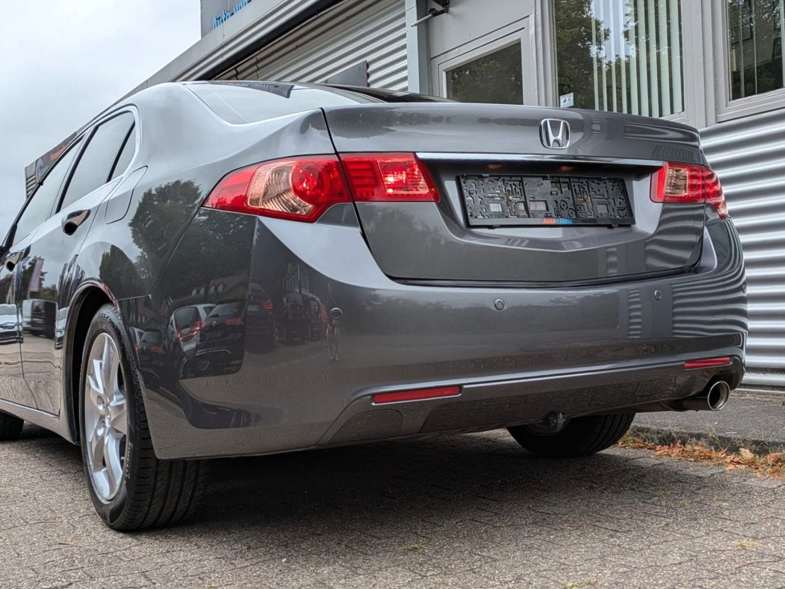 Fahrzeugabbildung Honda Accord 2.0i KLIMAAUT SITZHEIZUNG XENON GARANTIE!