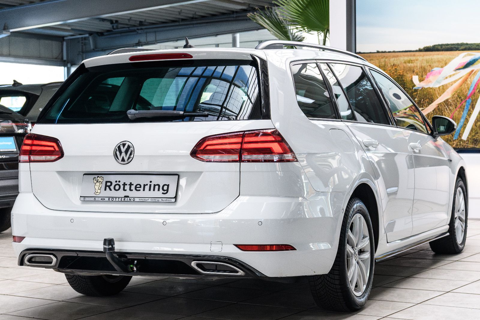 Fahrzeugabbildung Volkswagen Golf VII Variant+R-LINE+AHK+SHZ+NAVI+RFK+GJR