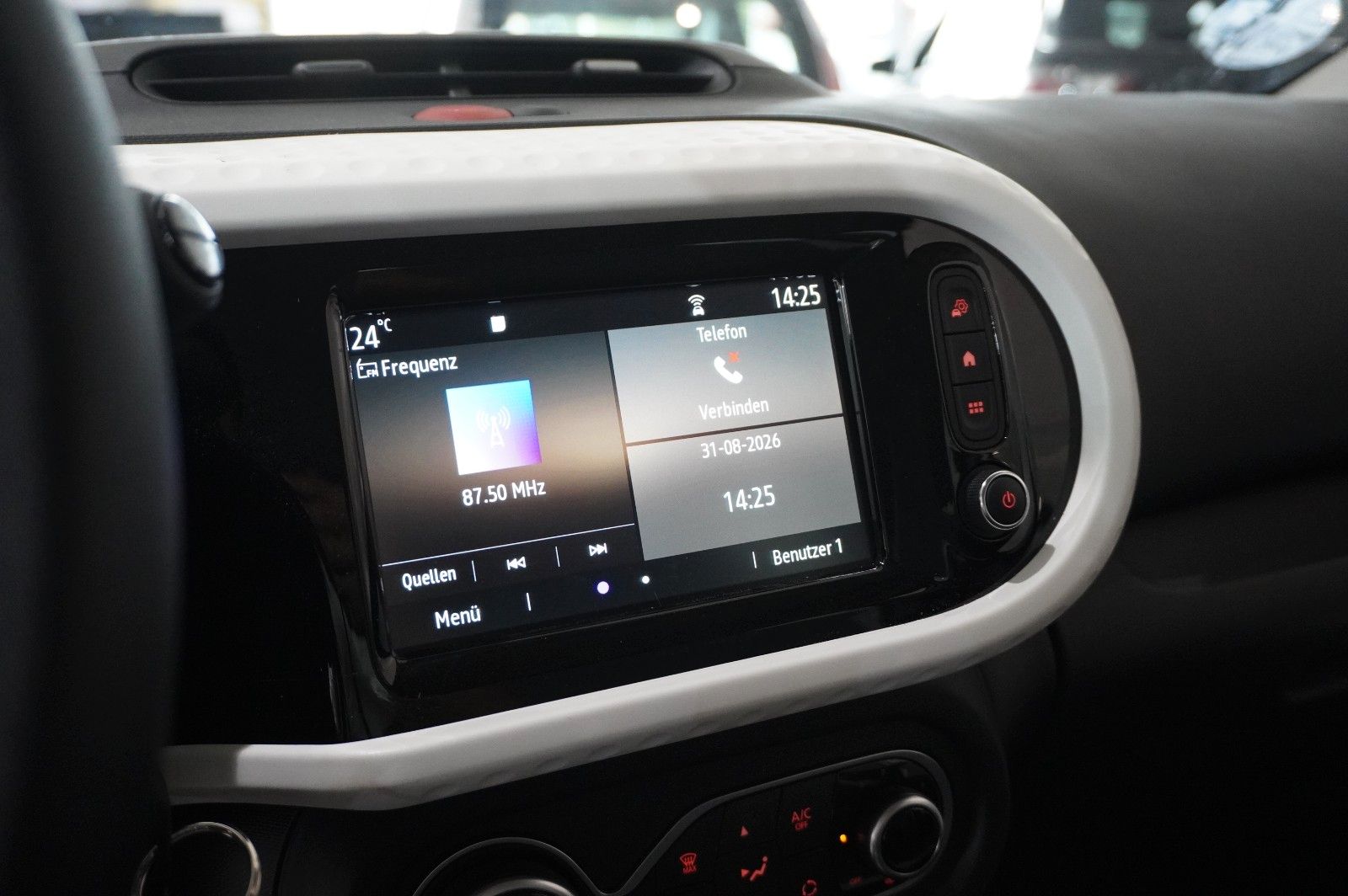 Fahrzeugabbildung Renault Twingo Equilibre Electric 22KWH NAVI/LED/DAB+