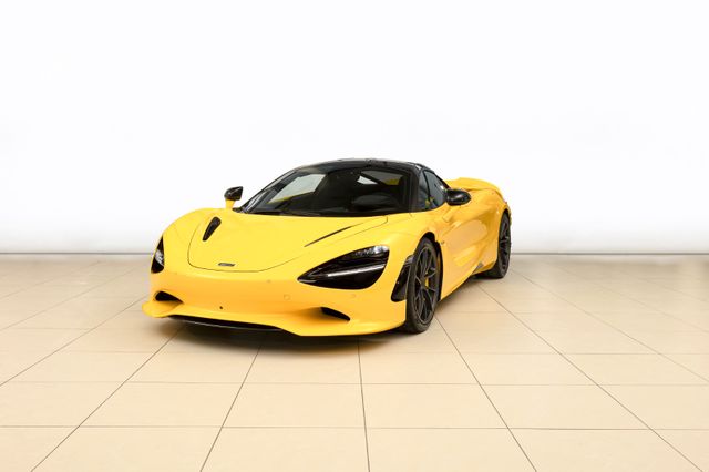 McLaren 750S Coupe - MSO Volcano Yellow - B&W