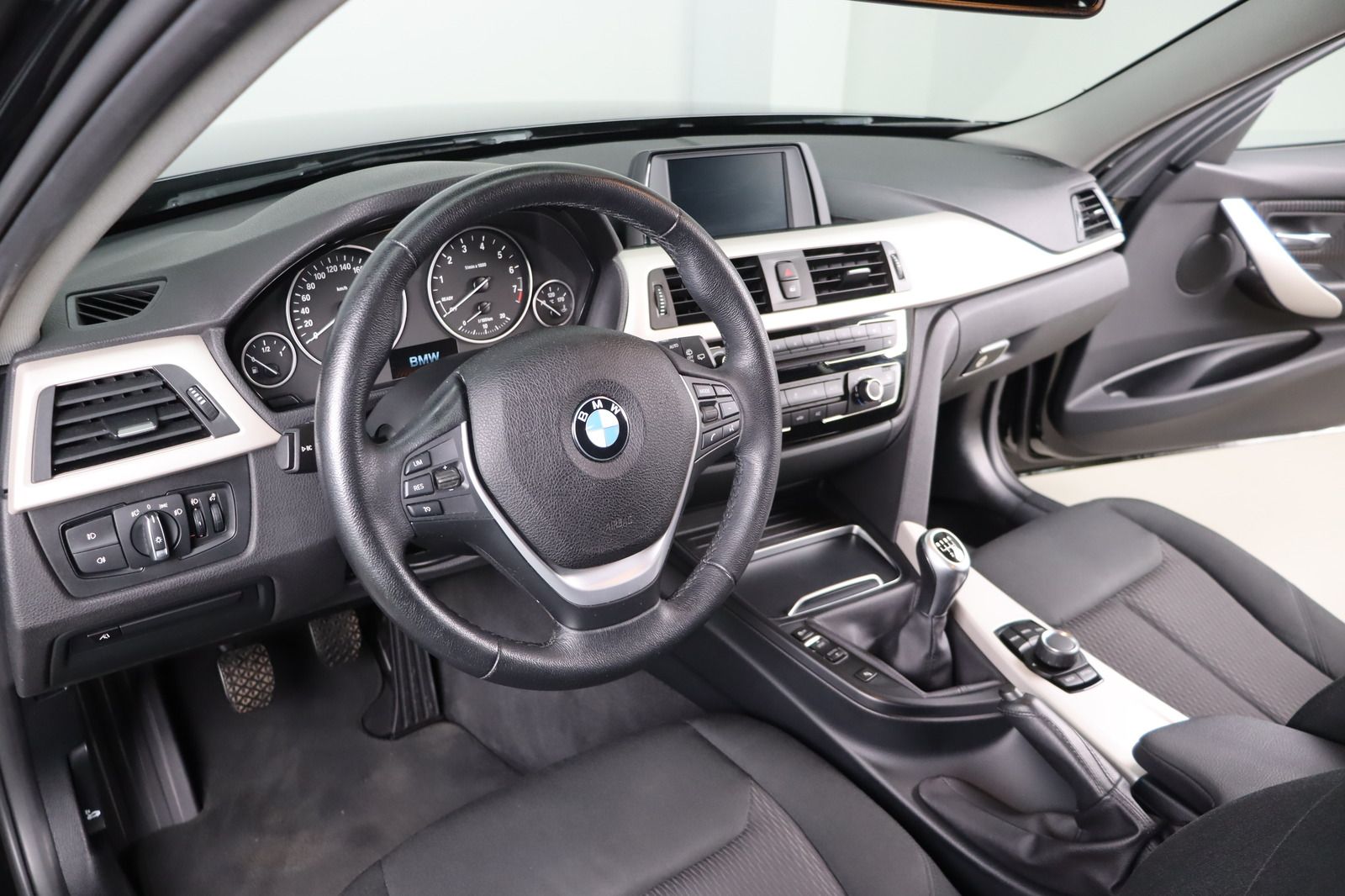 Fahrzeugabbildung BMW 320 i Advantage * LED * 1.Hand * Service neu Tou