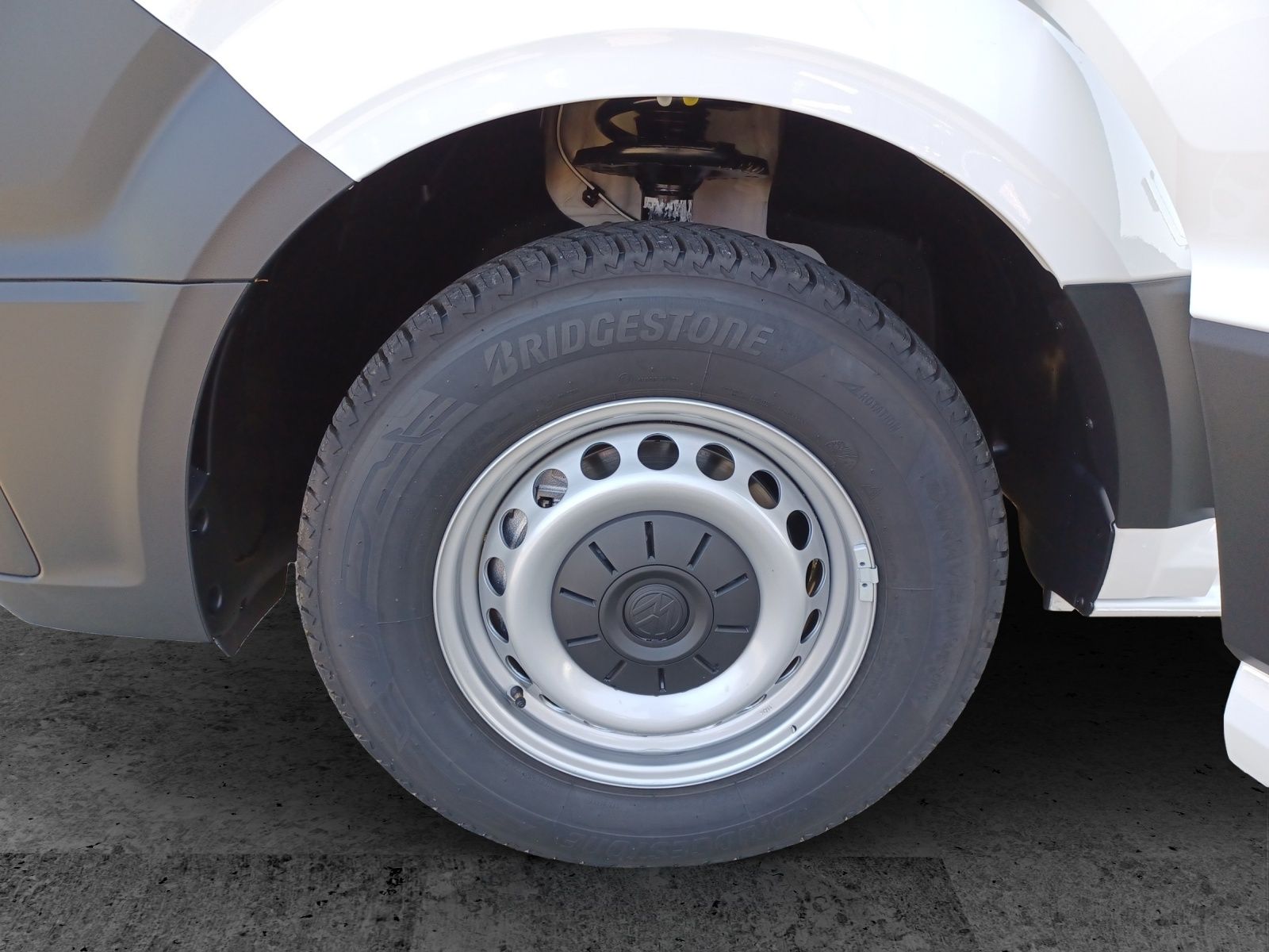 Fahrzeugabbildung Volkswagen Crafter Kasten 35 TDI MR KLIMA AHK RADIO HOLZFUS