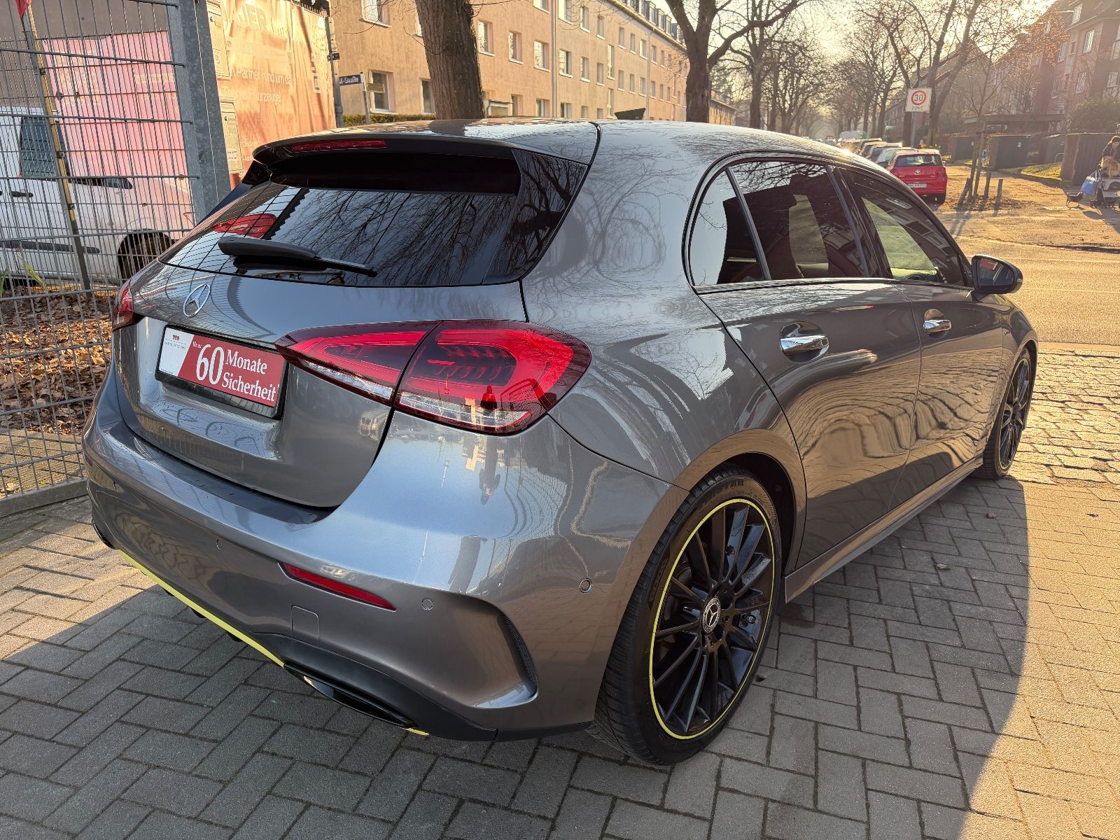 Fahrzeugabbildung Mercedes-Benz A 250 4Matic AMG Edition 1 JUNGESTERNE*PANO*MEMO