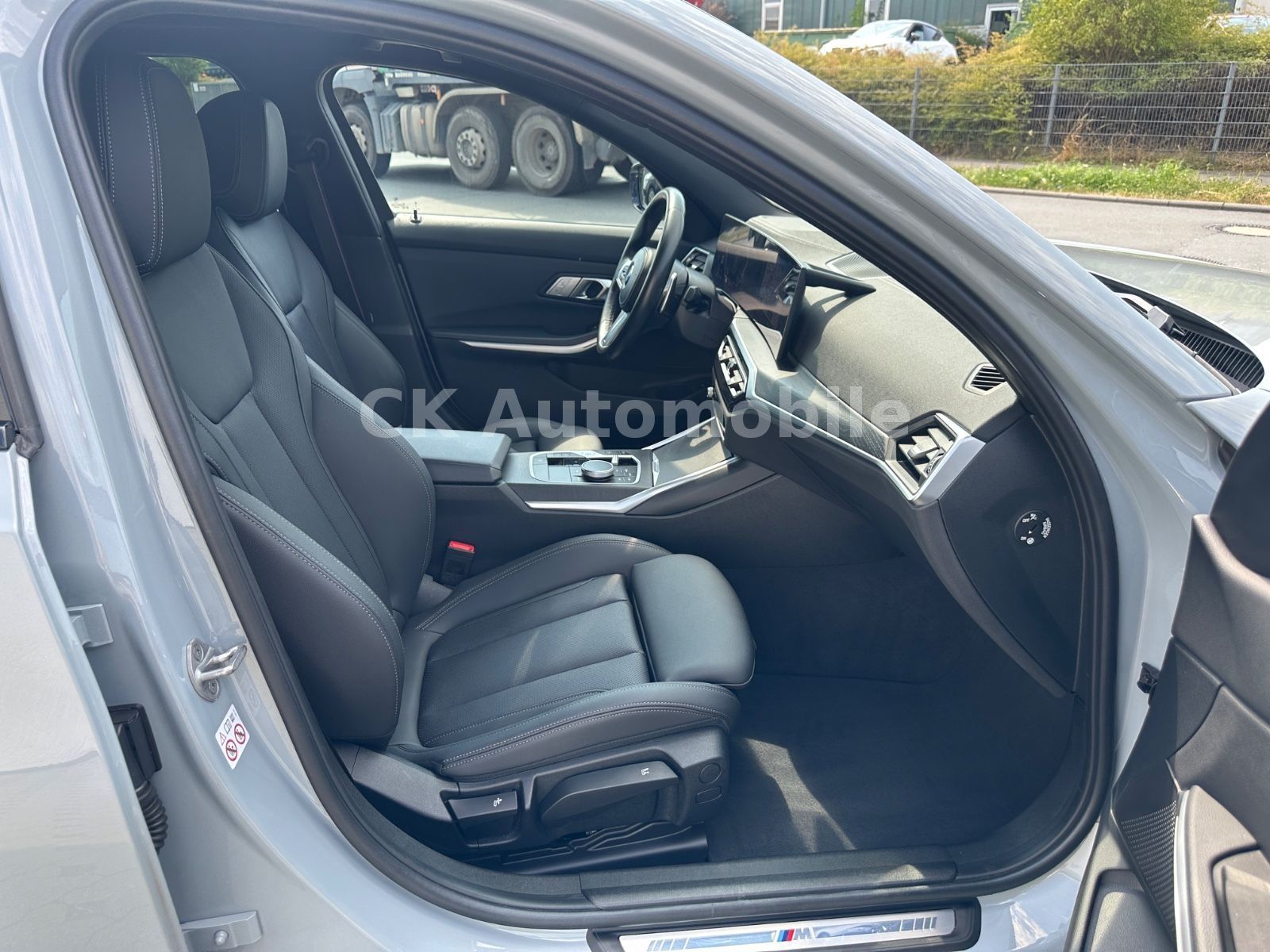 Fahrzeugabbildung BMW 320d xDrive M-Sport/Widescreen/Navi/Pano/LED/AHK