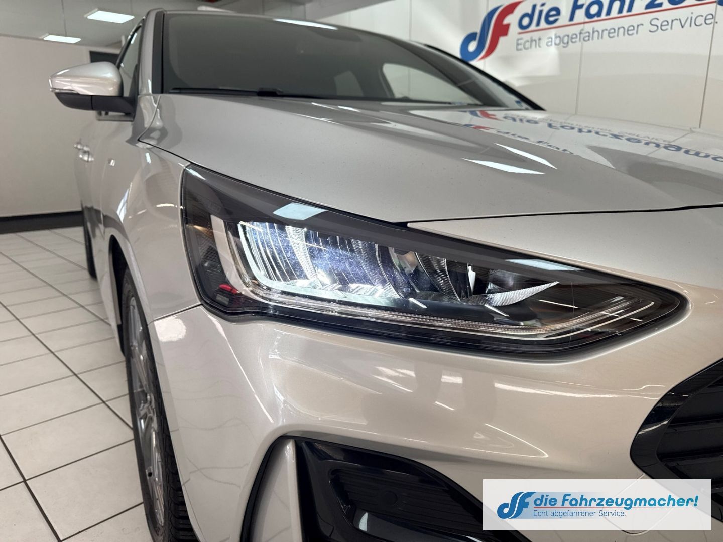 Fahrzeugabbildung Ford Focus ST-Line Navi LED ACC Apple CarPlay Android