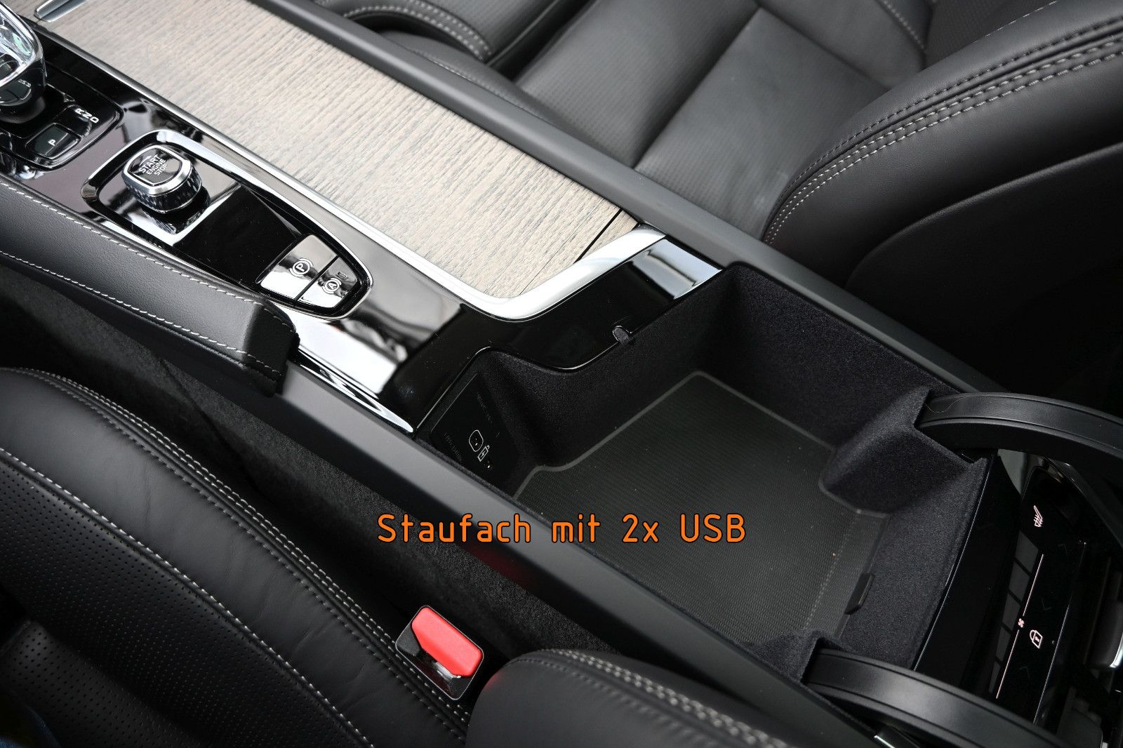 Fahrzeugabbildung Volvo XC90 T8 AWD Re Ultimate Bright °B&W°FOUR-C°VOLL!