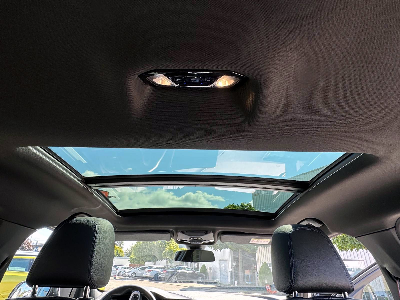 Fahrzeugabbildung BMW 118i M-Sport Steptr. LED HUD PANO PDC CarPlay BT