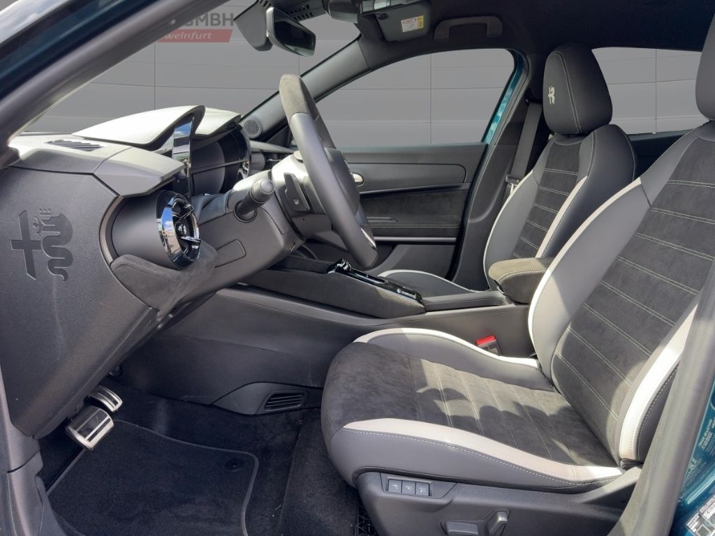 Fahrzeugabbildung Alfa Romeo Junior Ibrida Sport Speciale MATRIX WINTER NAVI