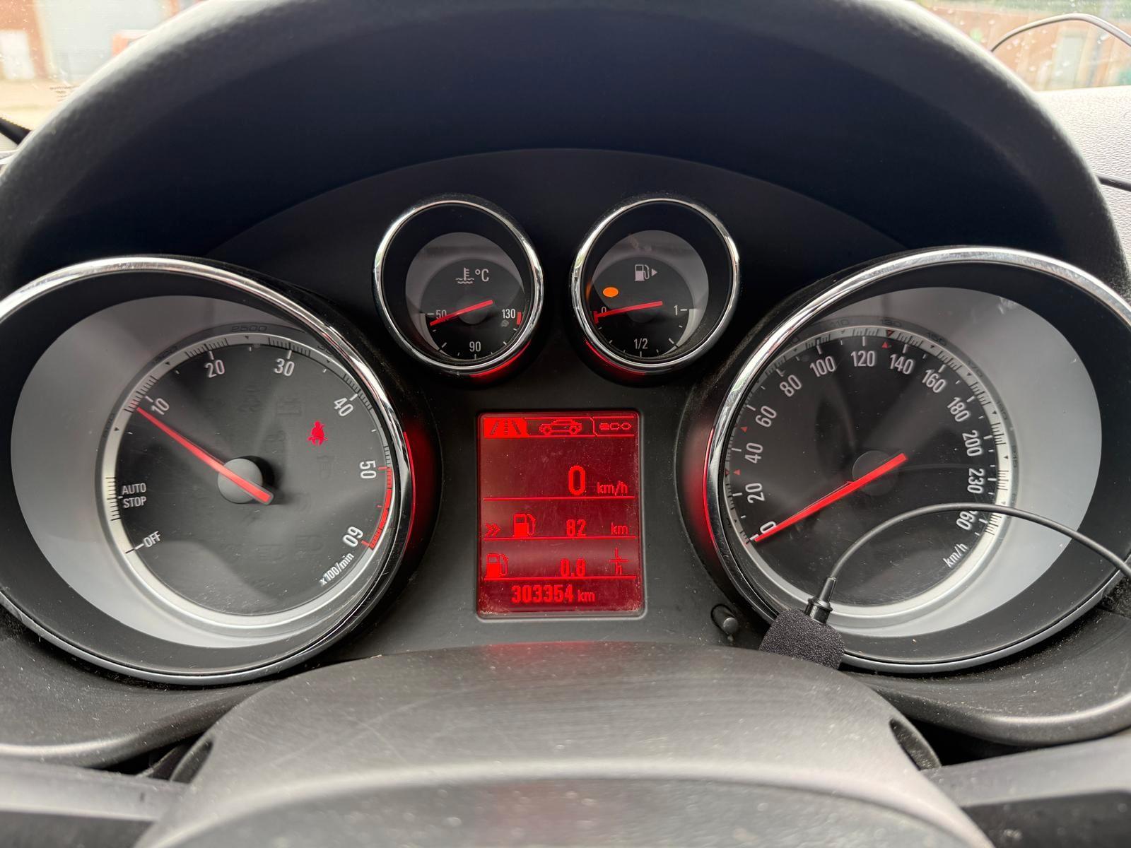 Opel Insignia 2012 — photo 15