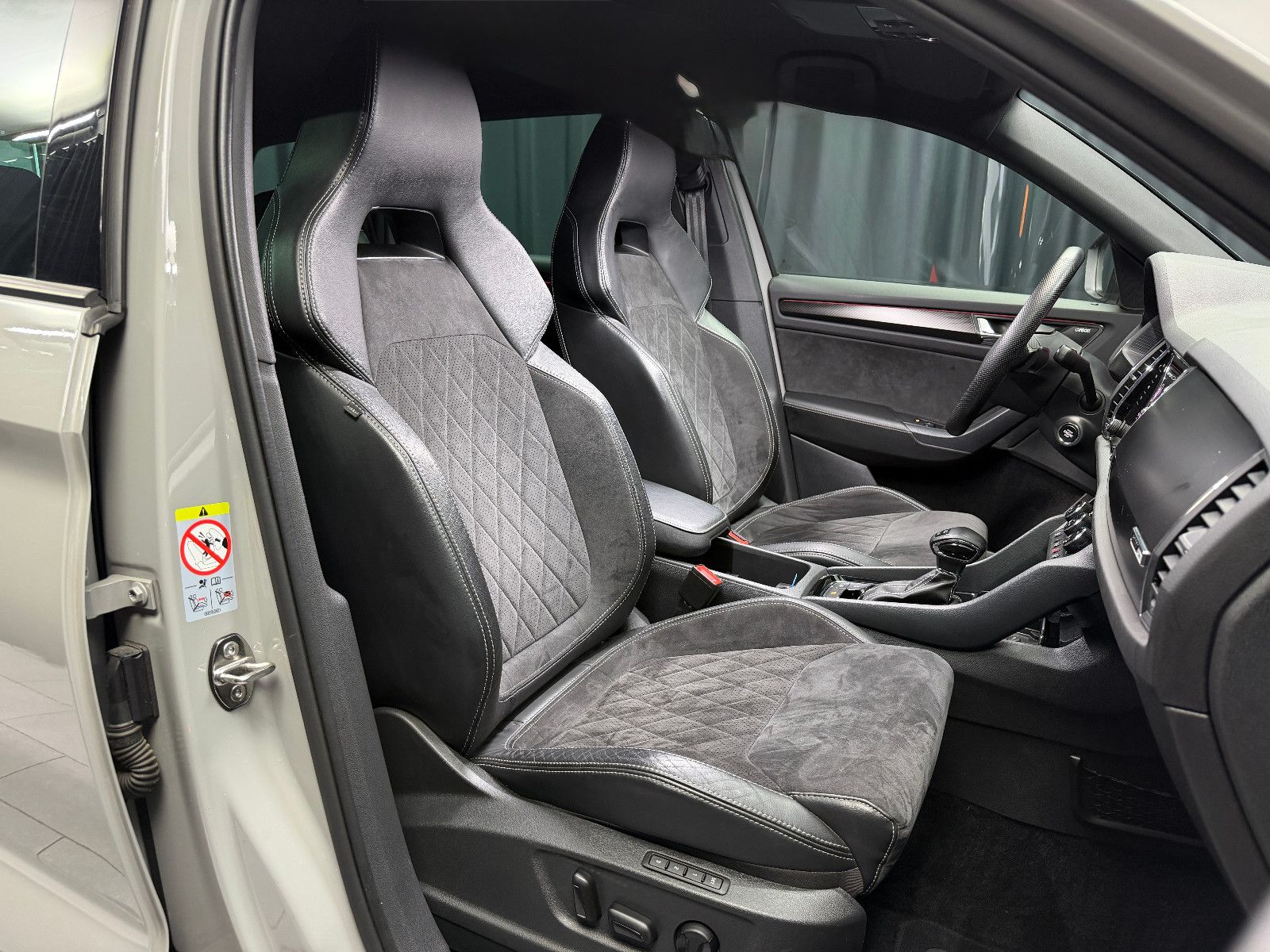 Fahrzeugabbildung SKODA Kodiaq Sportline 4x4 |7-SITZER|AHK|CANTON|NARDO