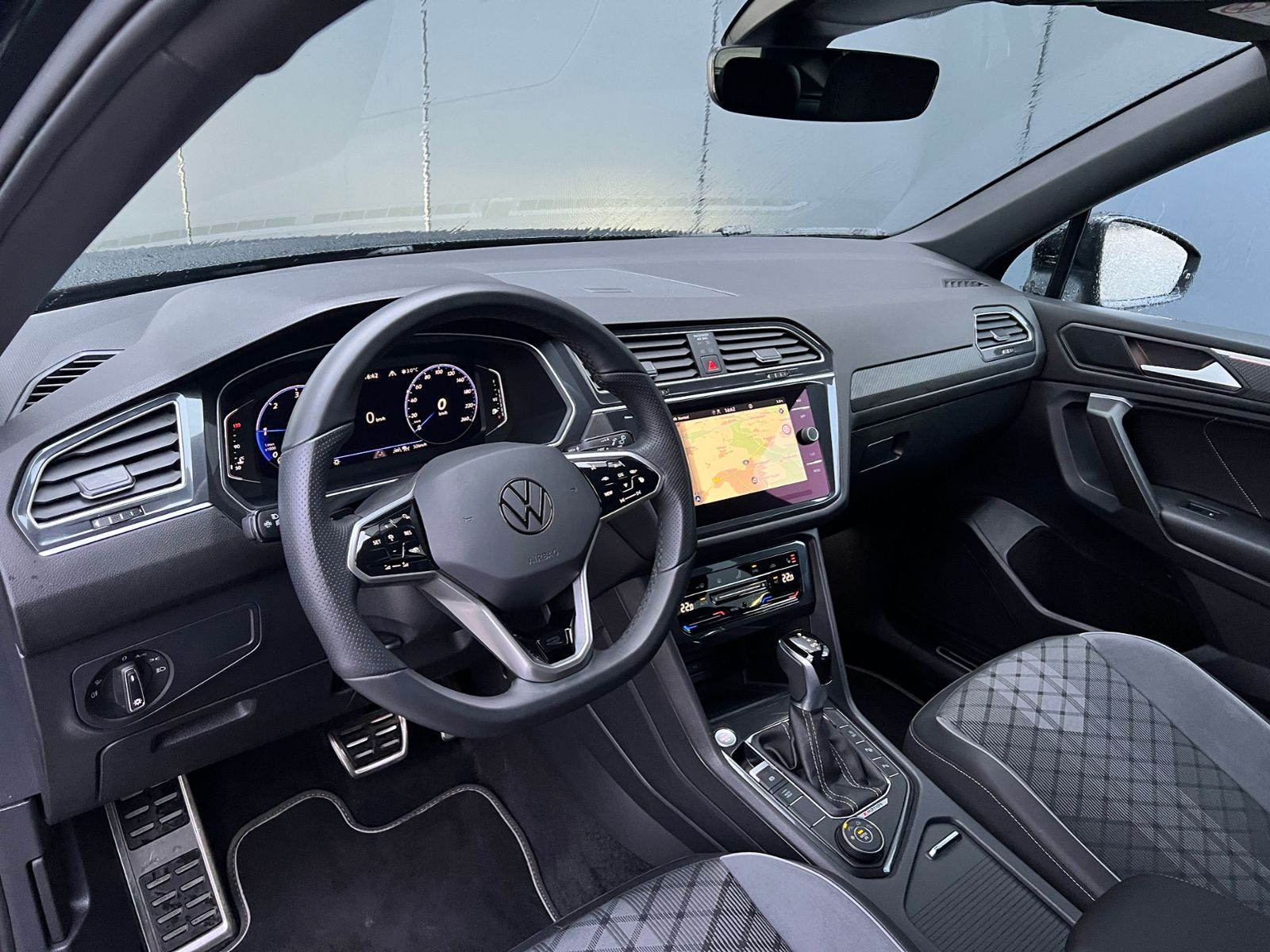 Fahrzeugabbildung Volkswagen Tiguan Allspace R-Line 2.0 TDI DSG 4MOTION *AHK,