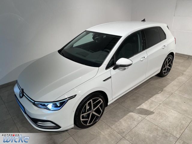 Golf VIII 1.5 TSI DSG Style NAVI KLIMA PDC LED