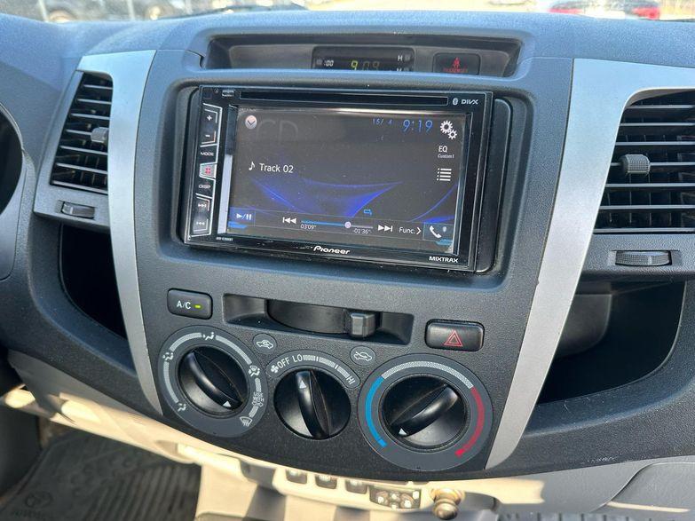 TOYOTA HILUX 4WD 2.5 DIESEL - 120 CV- GPS - BVM - ATTELAGE FIXE