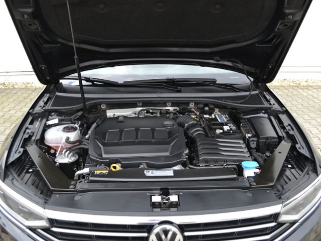 Passat Variant 2.0 TDI DSG Elegance AHK/MATRIX/1