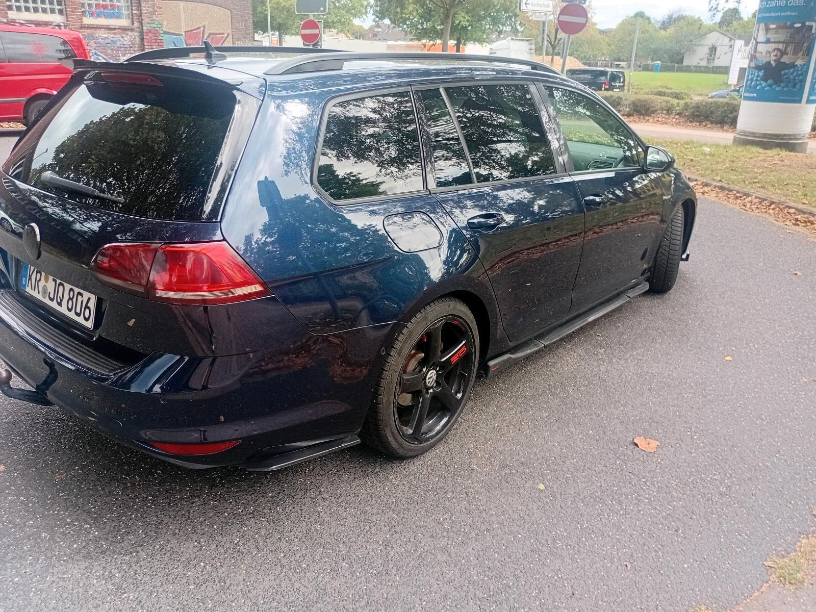Volkswagen Golf 2015 — rear view