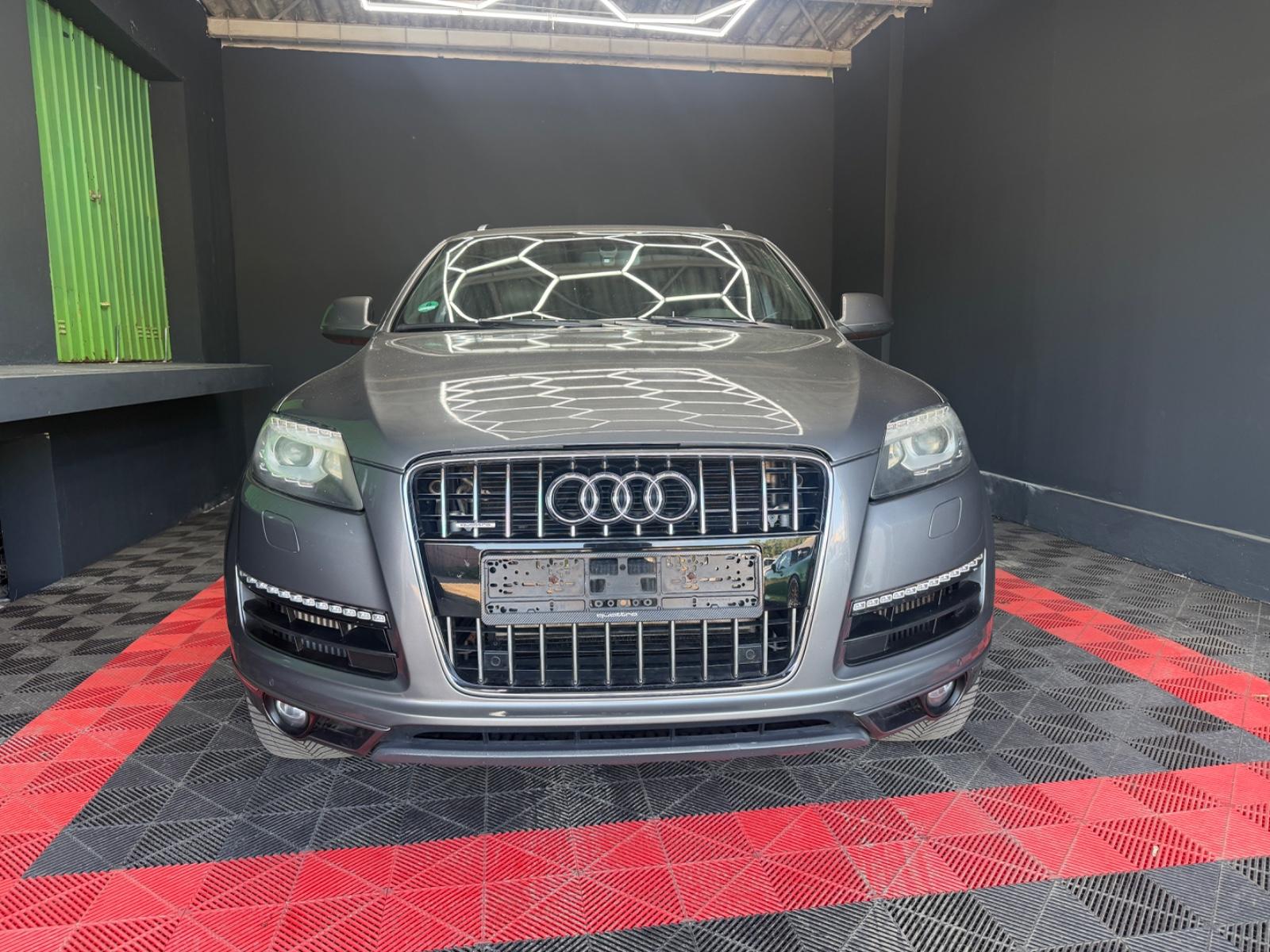 Audi Q7 3.0 TDI quattro *7 Sitzer*Panodach*AHK*Bose*