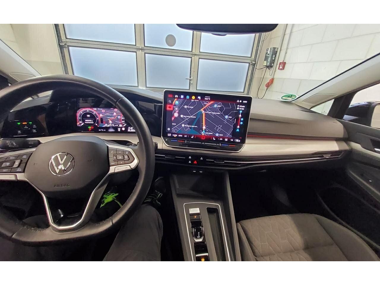 Volkswagen Golf VIII 2.0 TDI Life ACC HuD Navi RKam AUT foto 5