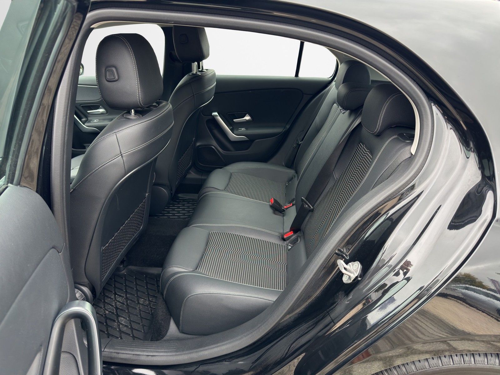 MERCEDES-BENZ A 180 Progressive AUTOMATIK / KLIMA / NAVI / SIT - Image 15