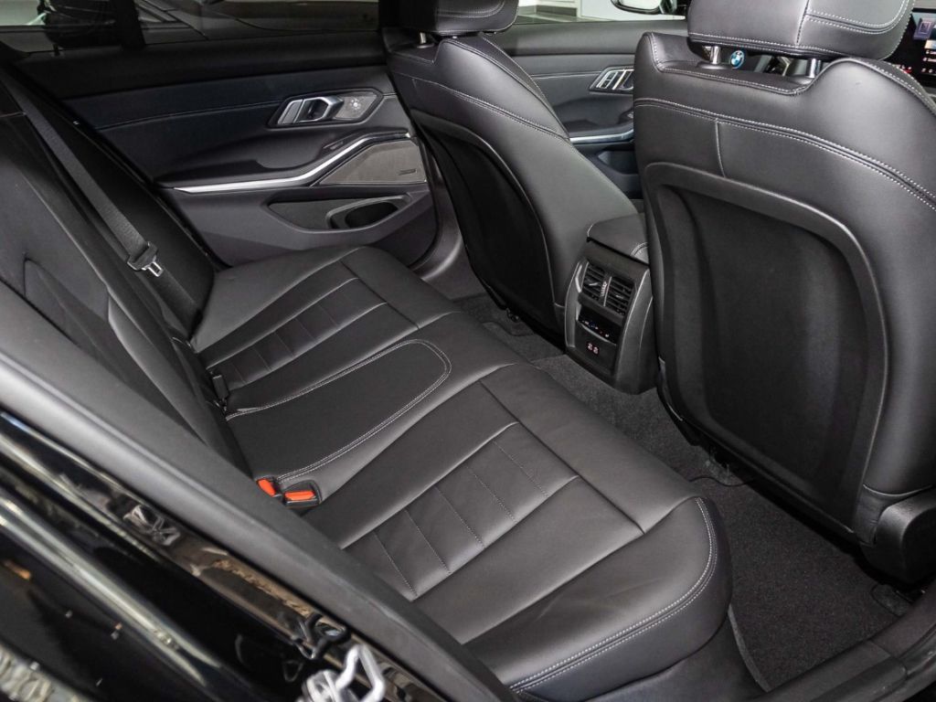 BMW 330 - Bild 13