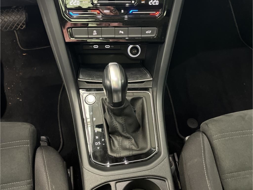 Touran 2.0TDI DSG R-Line Kamera/AHK/Pano/Standhz