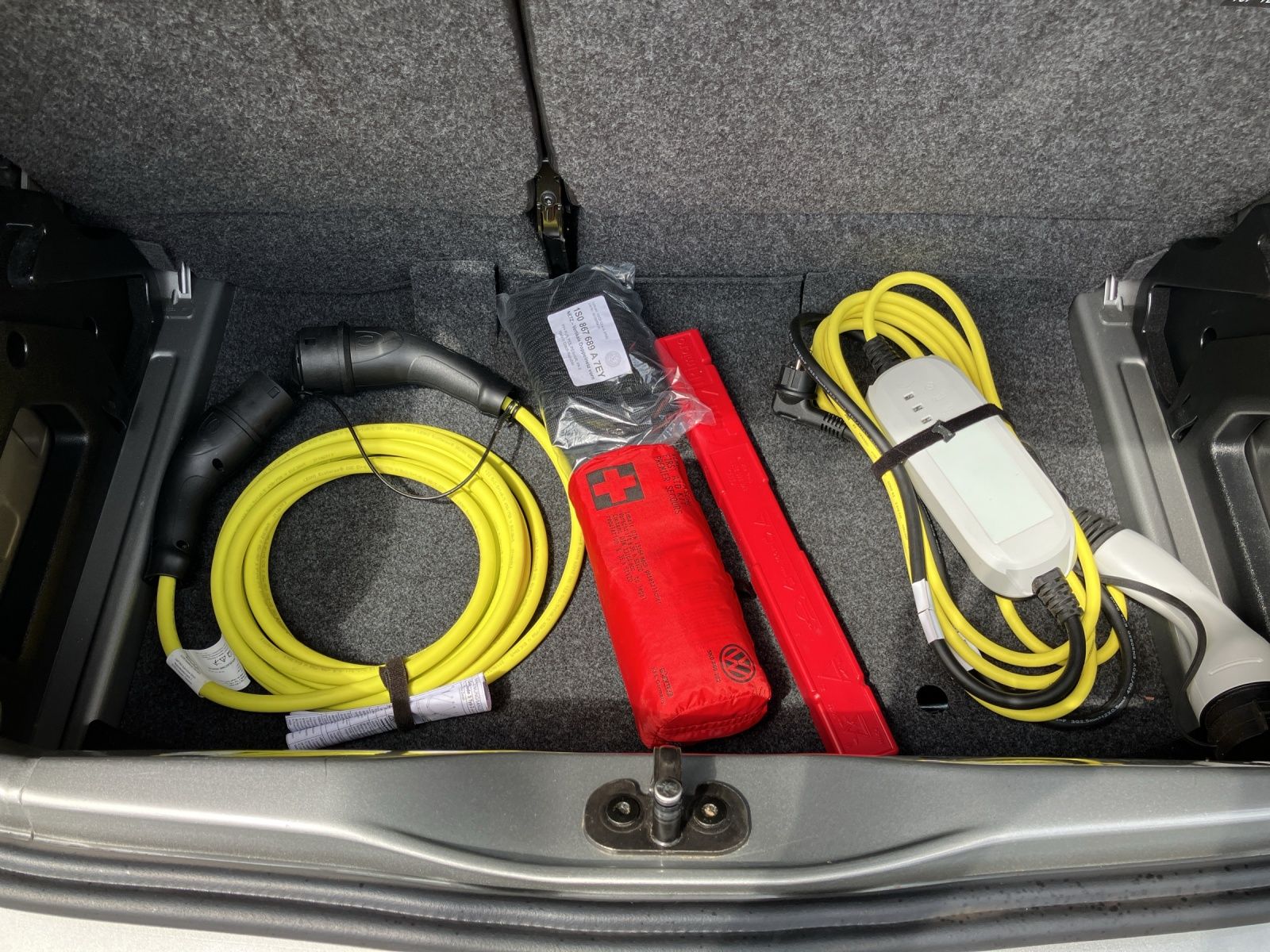 Fahrzeugabbildung Volkswagen e-up! Style Plus SHZ DAB+ Ambiente Klima