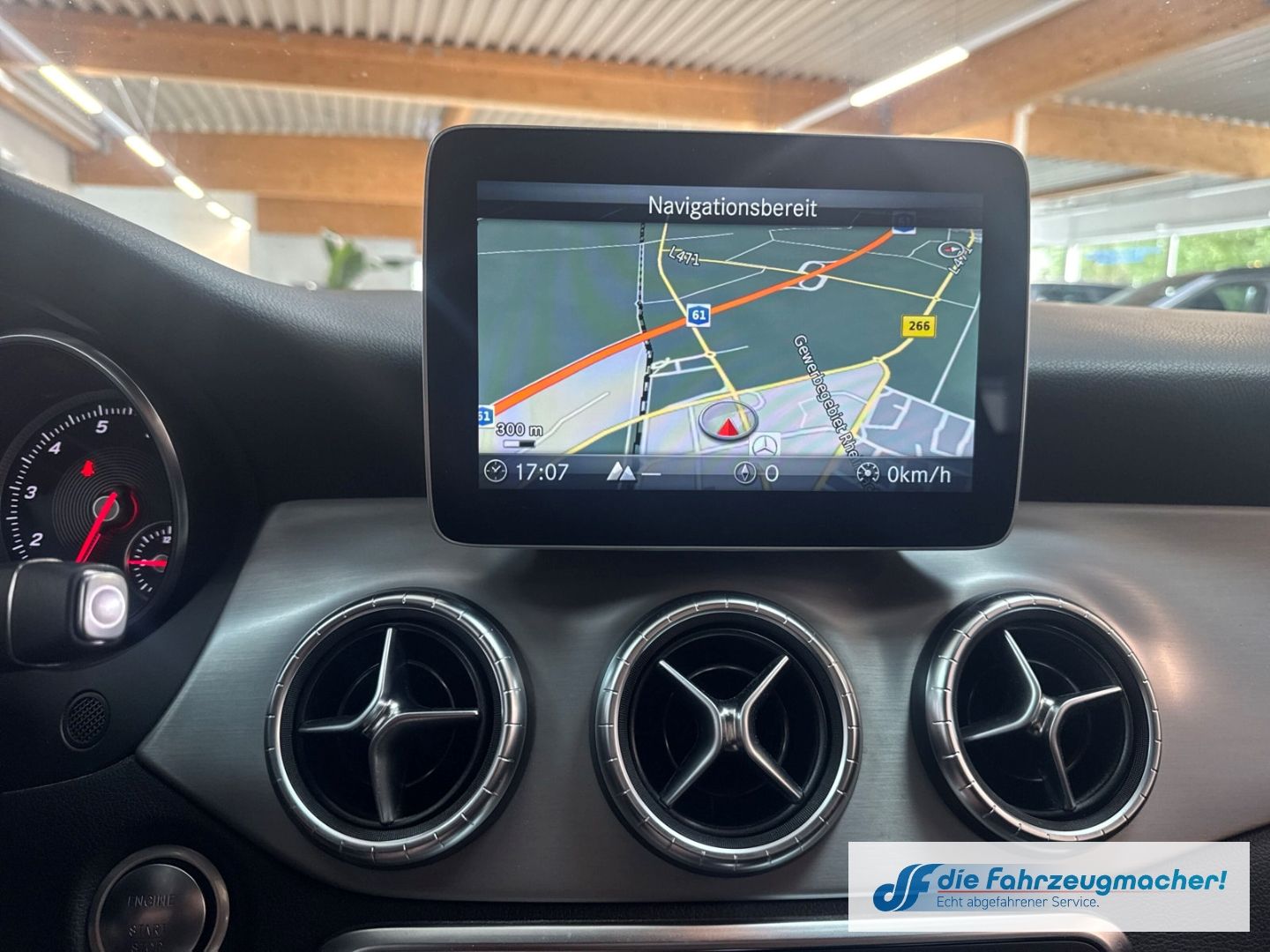 Fahrzeugabbildung Mercedes-Benz CLA 180 Shooting Brake AMG Sportpaket Navi LED *