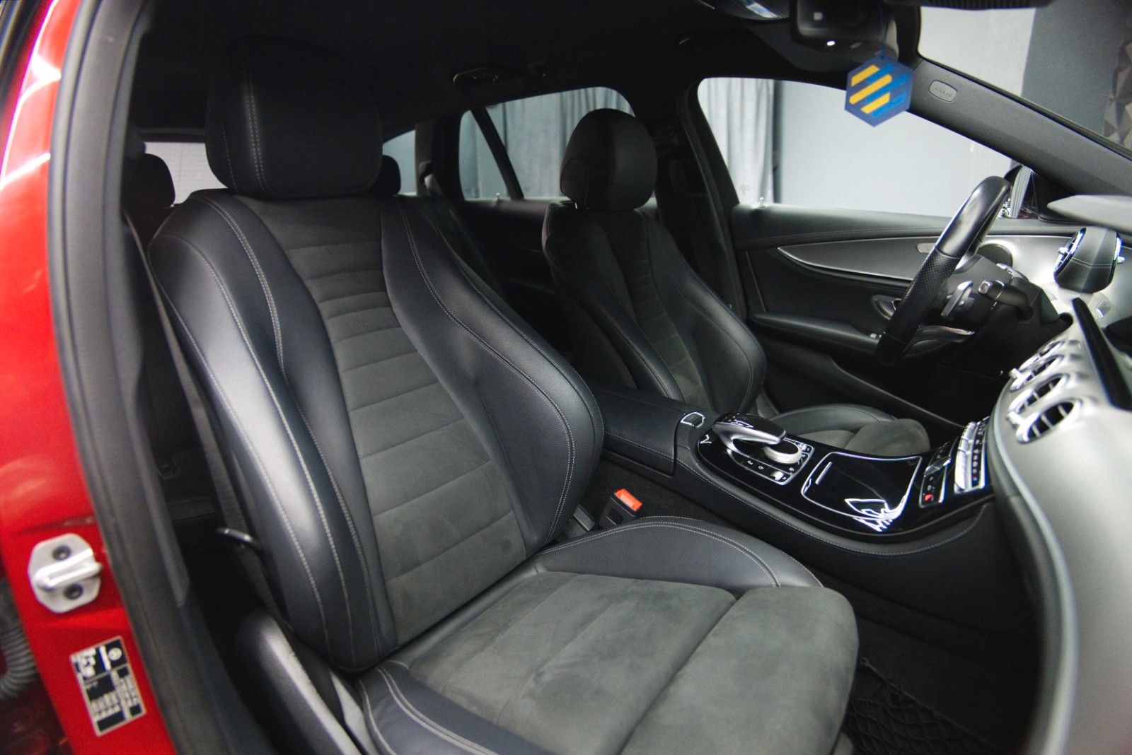 Fahrzeugabbildung Mercedes-Benz E 400d T 4Matic AMG Night-Paket ACC Widescreen