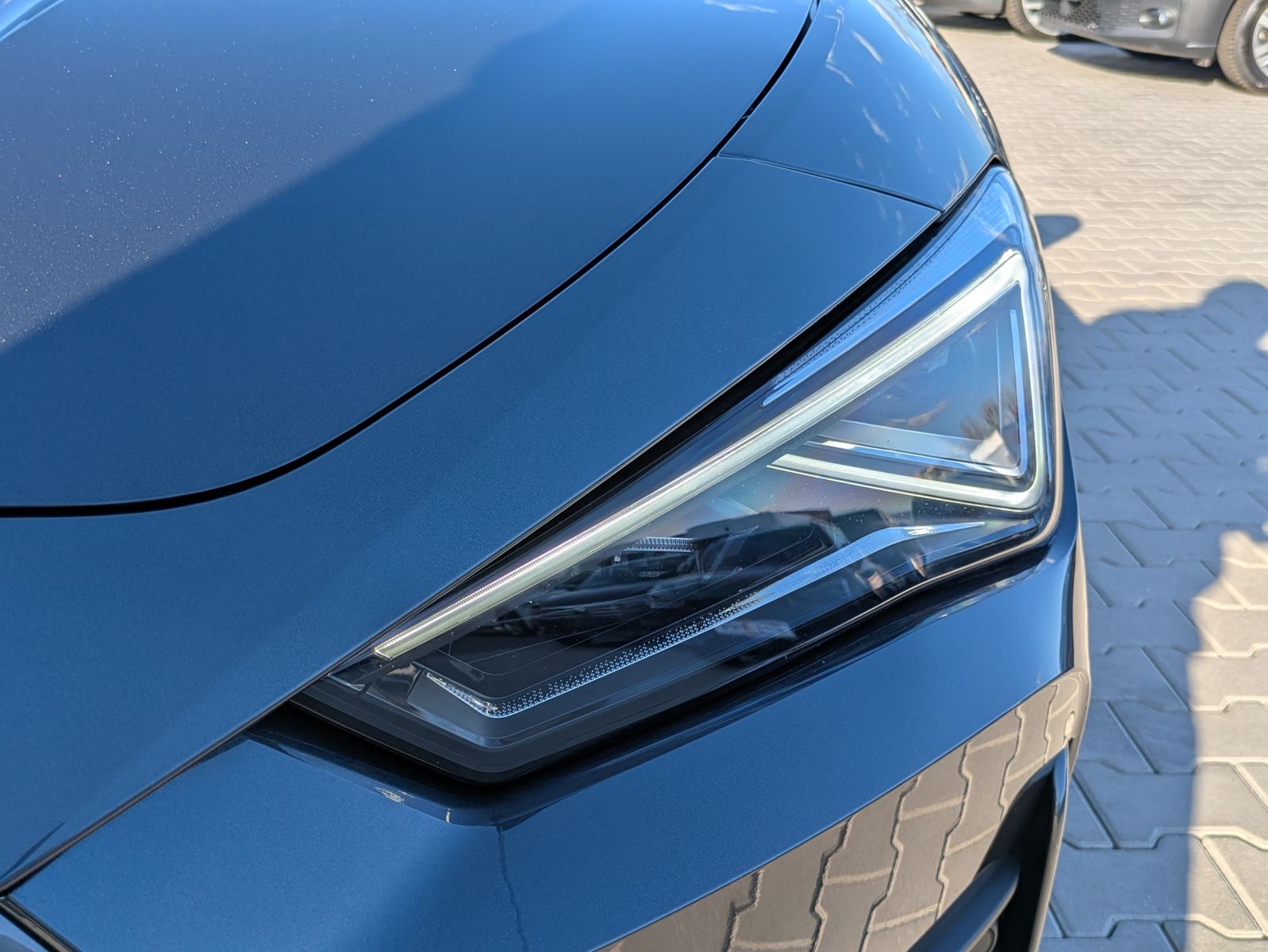 Fahrzeugabbildung CUPRA Leon 1.5 eTSI DSG MATRIX-LED*ACC*AHK*KAMERA*18"
