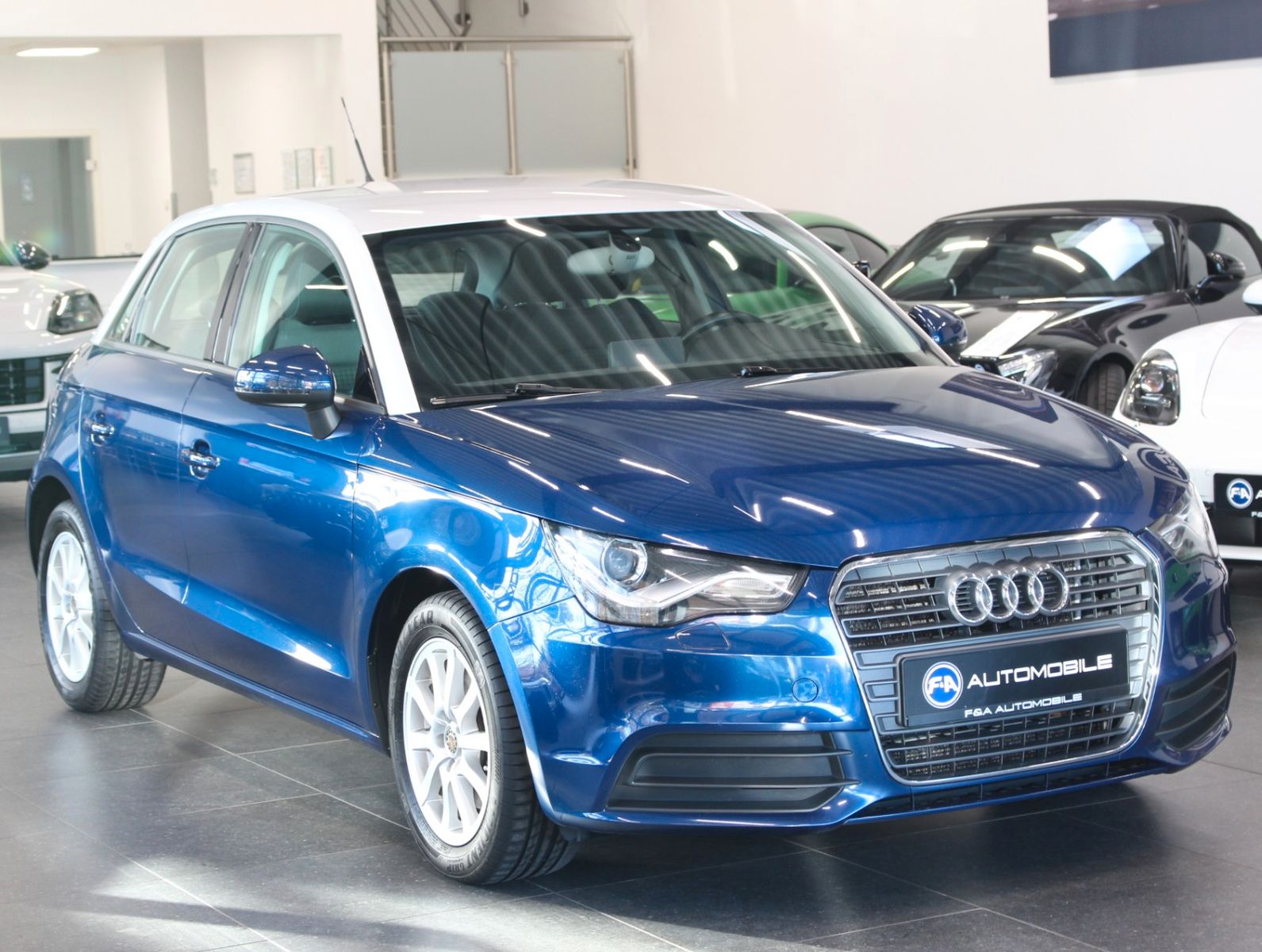 Fahrzeugabbildung Audi A1 Sportback attraction Bi Xenon*8 Fach Bereift