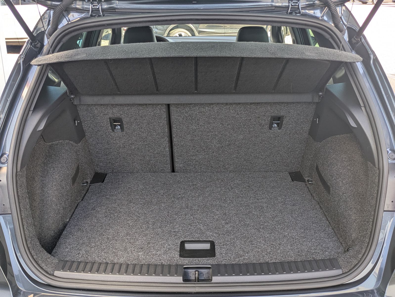 Fahrzeugabbildung SEAT Arona 1.0 TSI FR DSG AHK*ACC*LED*APP*DAB*KAMERA