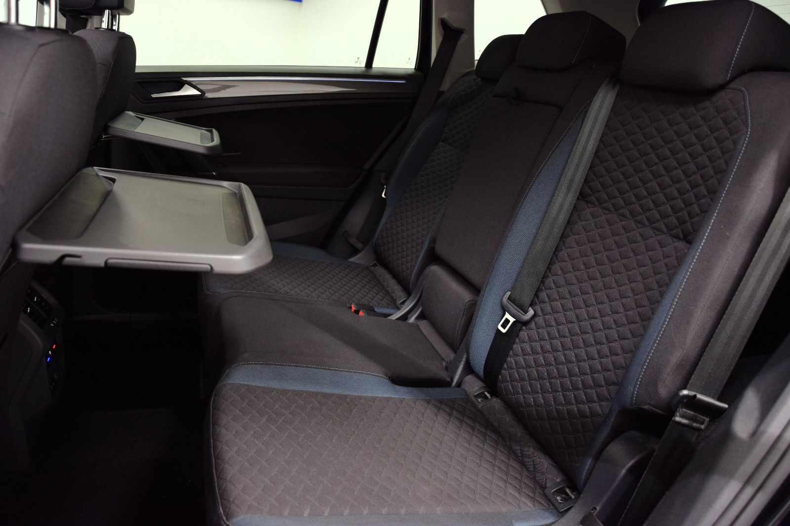 Fahrzeugabbildung Volkswagen Tiguan Allspace R-Line IQ.DRIVE, Pano, HuD, 19"