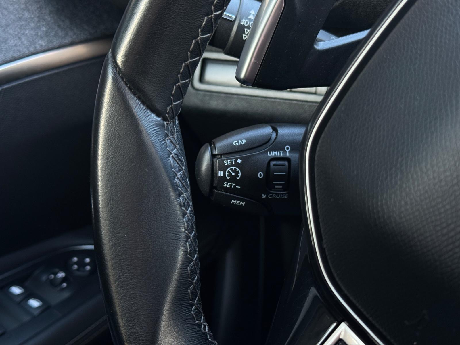 Peugeot 3008 KAMER-360°/LEDER/PANO/KeyLess/AHK+