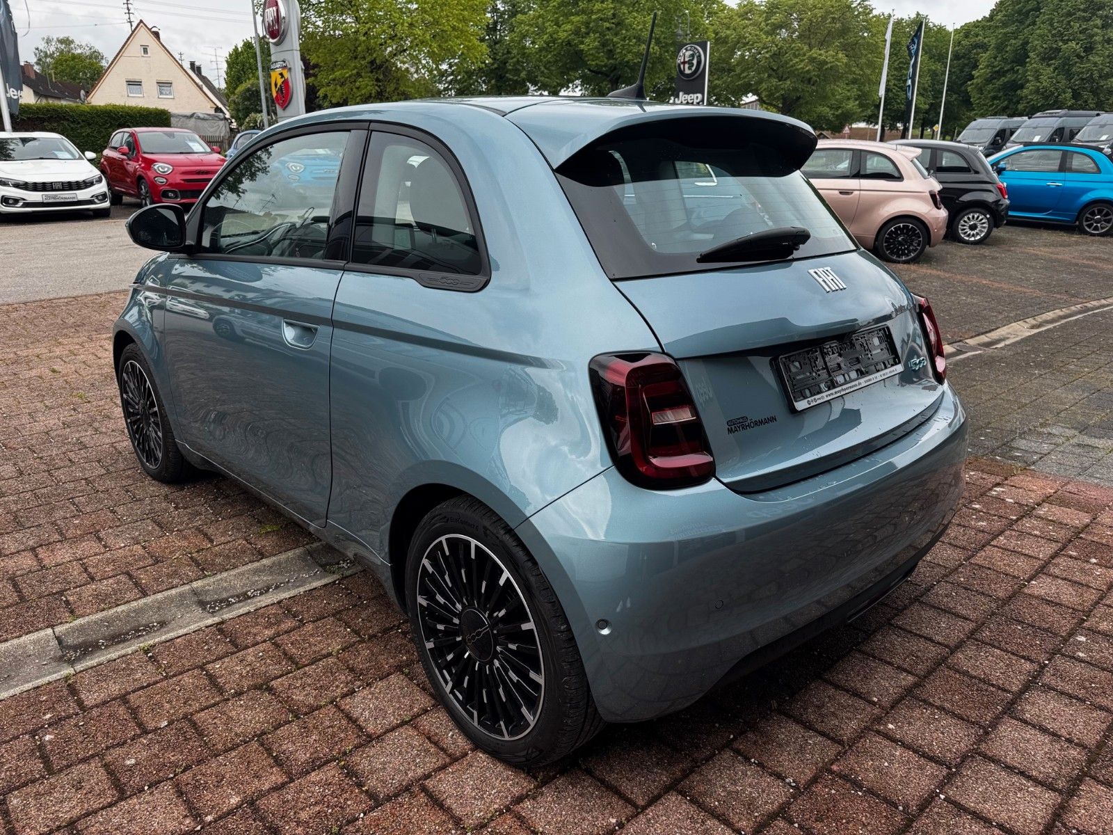 Fahrzeugabbildung Fiat 500e Icon Glasdach Navi Kamera Sitzheizung