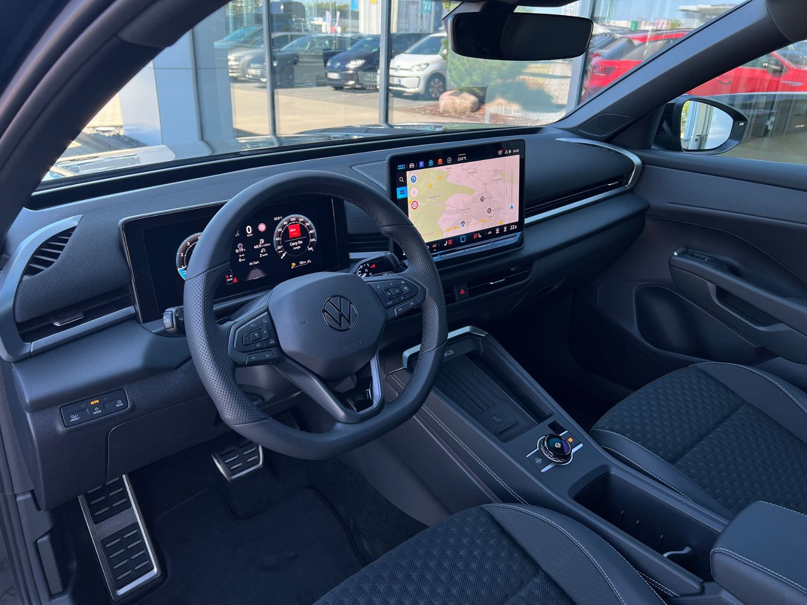 Fahrzeugabbildung Volkswagen T-Roc R-Line 1.5 eTSI DSG *BlackStyle,IQ-Light,N