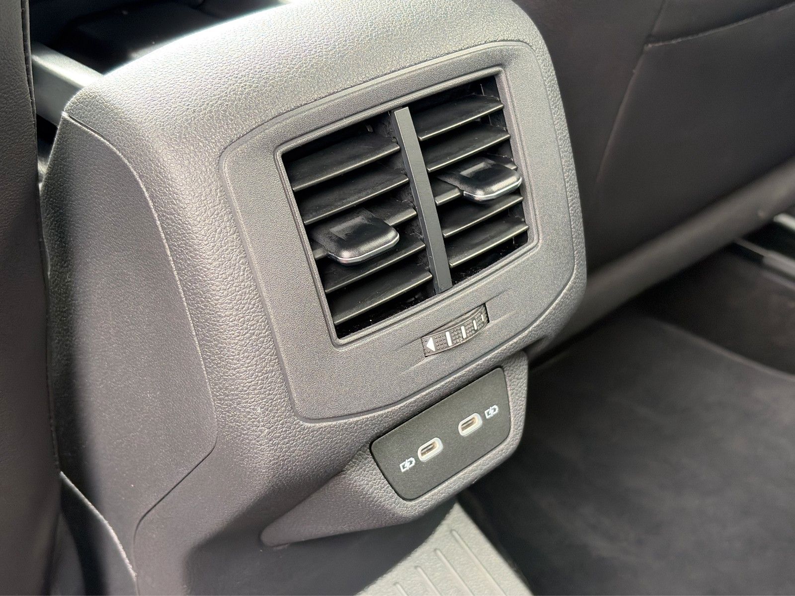 Fahrzeugabbildung Volkswagen T-Roc R-Line 4M*DSG*SHZ*LED*NAVI***