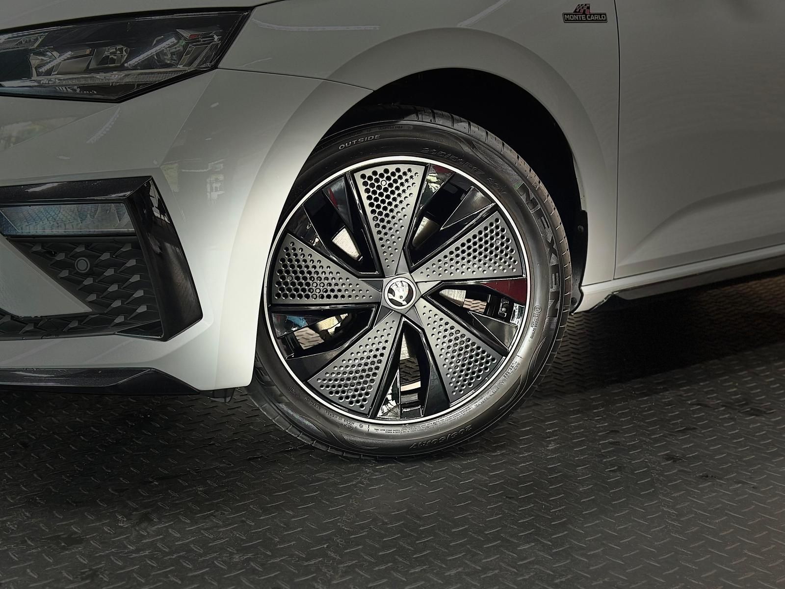 SKODA Scala 1.0TSI MONTE CARLO MATRIX#PANO#TEMPO#SPUR - Image 9