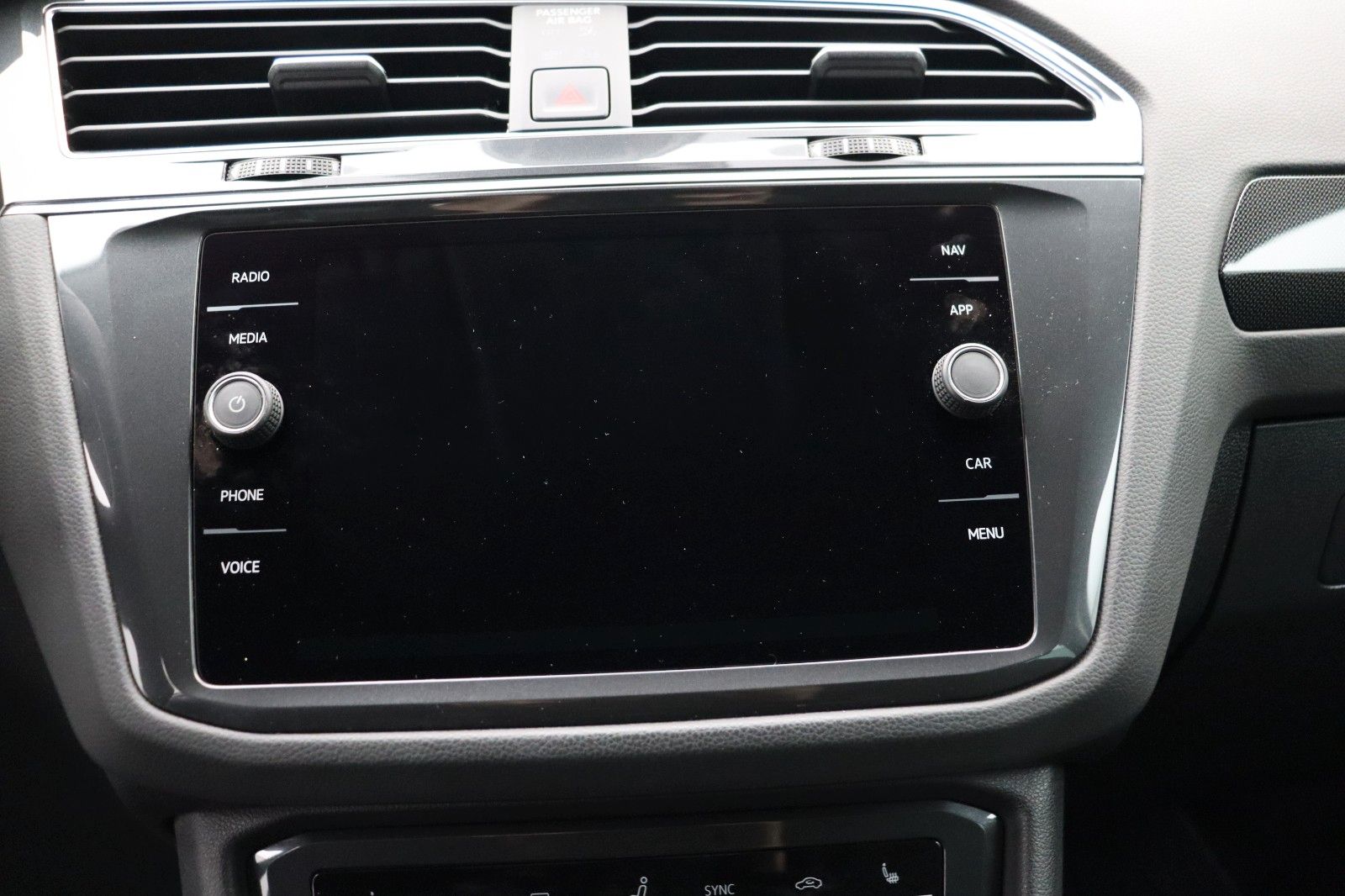 Fahrzeugabbildung Volkswagen Tiguan Elegance 2.0 ACC Matrix AHK