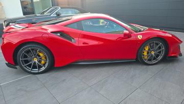 صورة 3 لـ 2018 Ferrari 488 PISTA